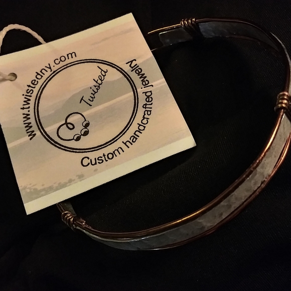 Hand hammered aluminum and copper bangle - Picture 3 of 3